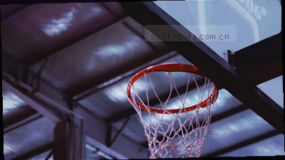 桌面上的战术图纸和数据分析笔记，无人物面部